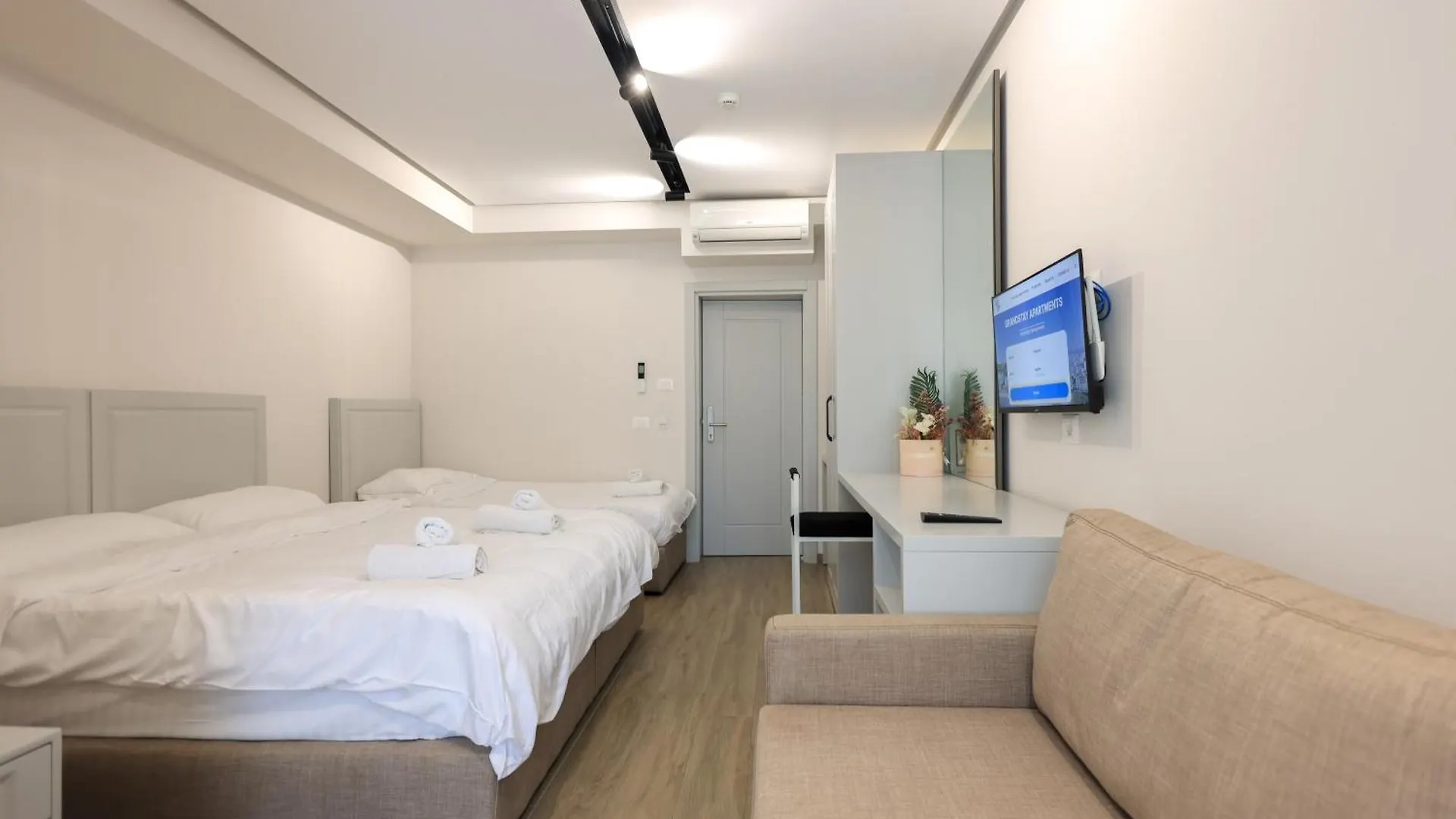 Beach Guesthouse Durres 0*,