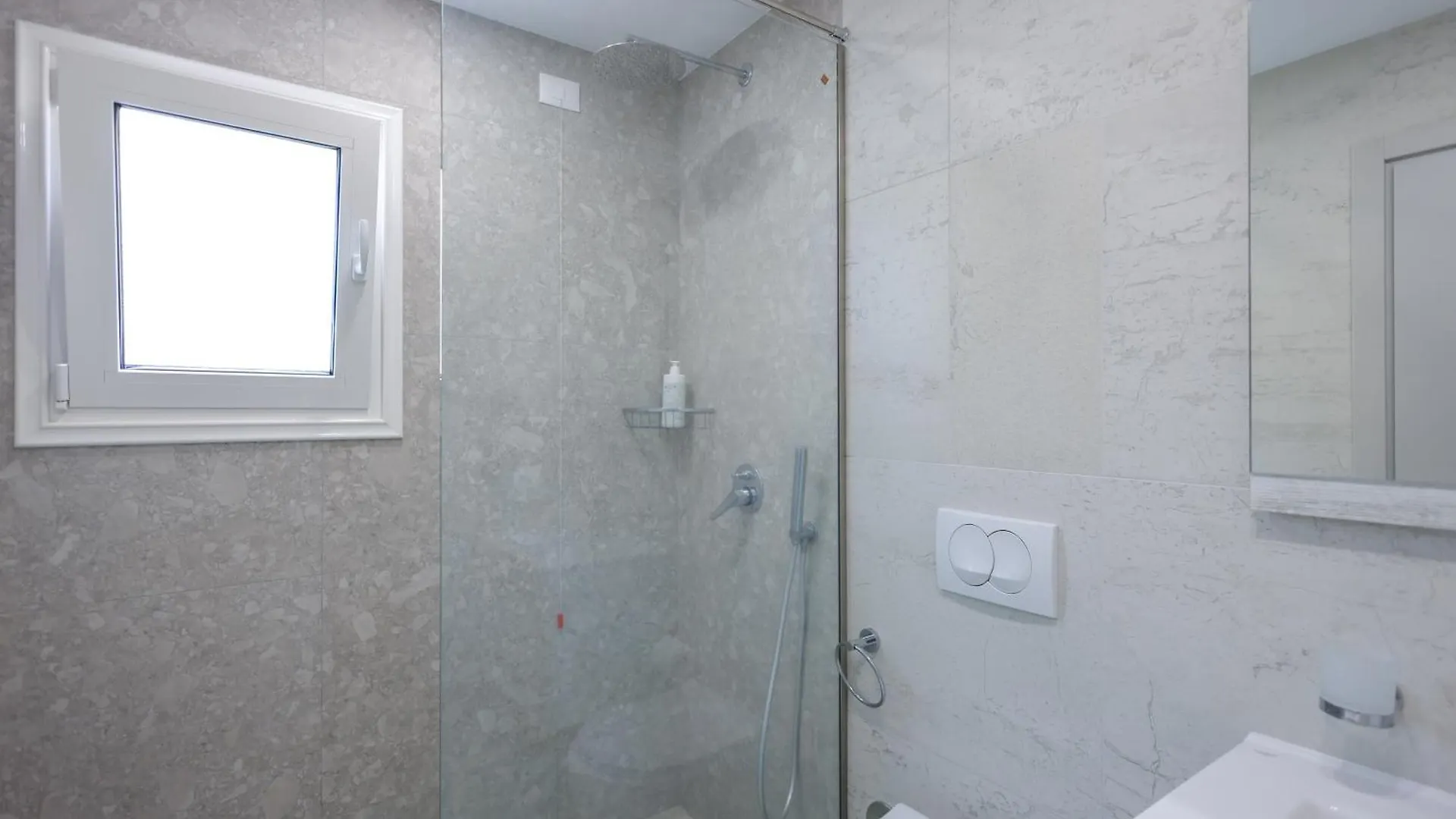 Beach Guesthouse Durres Guest house